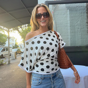 Haut à épaules dénudées à pois pour femmes, t-shirt en tricot à manches courtes, coupe ajustée, style européen - Product Image 3
