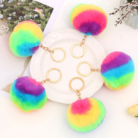 Vente en gros 8cm mignon arc-en-ciel cheveux peluche boule porte-clés doux Pom Pom bagage pendentif voiture pendentif en métal plastique et alliage