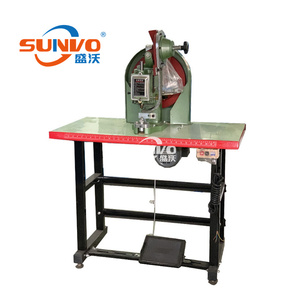 Machine de rivetage de <span class=keywords><strong>tige</strong></span> automatique Machine de fabrication d'oeillet en métal Machine de fabrication d'oeillet de rivetage de poinçonnage de <span class=keywords><strong>tige</strong></span> de chaussures en <span class=keywords><strong>cuir</strong></span> - Product Image 3