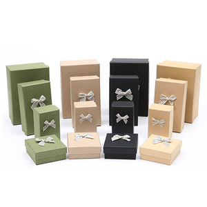 Boîtes rigides personnalisées pour bijoux et parfums, fabriquées par Nicro Original Factory, avec doublure en éponge, ruban et nœud, en carton écologique. - Product Image 6