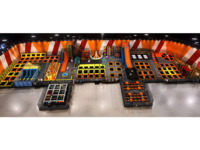 Équipement de parc de trampolines intérieur longue durée, directement de l'usine, avec parcours d'obstacles Ninja, toboggan en spirale et piscine à balles pour enfants (FEC)