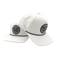 Casquette de baseball sportive pour hommes en polyester avec corde, style mode personnalisé, patch PVC, visière incurvée, fermeture snapback, vente en gros