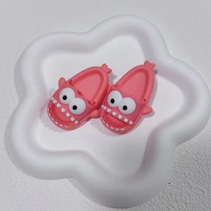 Breloques amusantes en forme de monstre pour sabots, décorations de sandales miniatures de dessin animé DIY, accessoires de sabots en PVC Kawaii pour enfants et femmes, cadeau - Product Image 3