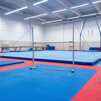 Barre de traction réglable Aofan AFTC-1004A en fer pour entraînement en intérieur, avec tubes carrés, pour la remise en forme