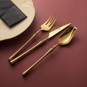 Paslanmaz Çelik 304 PVD Altın Kaplama Ayna Cilalı Minimalist Tasarım Çatal Bıçak Takımı İnce Saplı Lüks Düğün Seti - Product Image 5