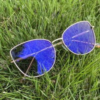 Lunettes Photochromiques Anti-Lumière Bleue pour Femme, Monture en Alliage Doré, Charnière à Ressort, Style Œil de Chat, Verres Photogray Antireflet 2026