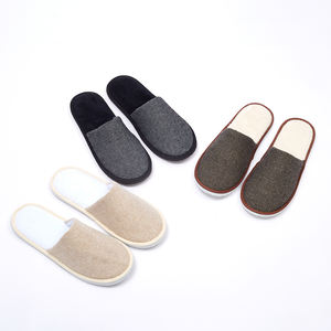 Chaussons d'hôtel unisexes en direct d'usine, livraison urgente et semelle en EVA antidérapante, en stock, prêts à être expédiés avec un MOQ de 100 paires - Product Image 1