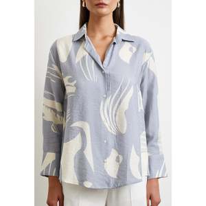 เสื้อเชิ้ตคอวีผ้าโมดอลสำหรับผู้หญิง ลายพิมพ์ลำลอง ติดกระดุม ผ้าป๊อปลินสีแอนทราไซต์ ใส่ได้ทุกวัน - Product Image 1