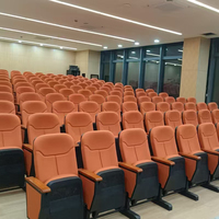 Chaises pliantes modernes en tissu et plastique PP avec pieds en fer, idéales pour les auditoriums, bureaux, écoles et théâtres.