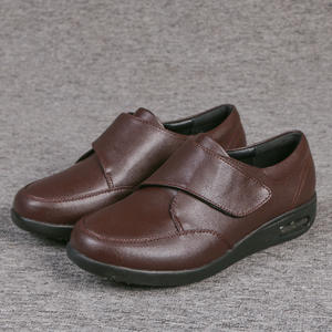 Chaussures orthopédiques confortables avec semelle intérieure à coussinets doux et semelle extérieure antidérapante, chaussures pour personnes âgées, chaussures pour hommes, chaussures de tous les jours - Product Image 3