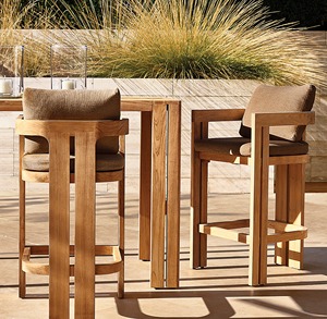 Tabouret de bar d'extérieur moderne en teck avec coussin et pieds coniques pour mobilier de jardin et de terrasse - Product Image 1