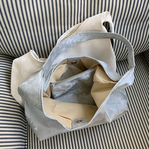 กระเป๋าโท้ทผู้หญิง สีเงินอ่อน สีชมพู สีขาว สีดำ สีพื้น หัวเข็มขัดแม่เหล็ก ชุดลำลองประจำวัน ฤดูร้อน 2024 ความจุขนาดใหญ่ สำหรับเดินทาง - Product Image 2