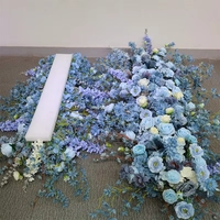 Kunstmatige blauwe zijden bloemenzuil voor bruiloftsceremonie achtergrond, gangpad, banket en feestdecoratie