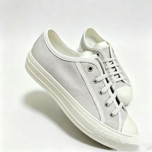 รองเท้าผ้าใบหุ้มข้อต่ำแบบผูกเชือก สีพื้น หัวกลม พื้นยางแบน ใส่ได้ทุกฤดู รองเท้าลำลอง - Product Image 4