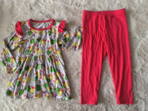 Abbigliamento Natalizio Personalizzato per Bambine, Top con Volant a Maniche Lunghe in Bambù e Leggings per l'Autunno - Product Image 6