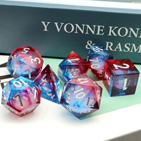 Ensemble de dés en résine polyédrique faits à la main avec noyau liquide et couleurs bleu et rouge transparentes pour DND et jeux de société - Liquid 5