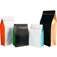 Sachet de café personnalisé imprimé avec soufflet latéral, fermeture éclair, fond carré et valve unidirectionnelle pour l'emballage de grains de café torréfiés