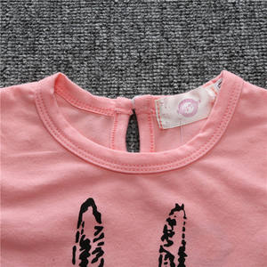 Ventes en gros d'ensembles de vêtements pour bébés filles, couleur moutarde, chemises et jeans - Product Image 4