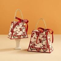 Boîte à dragées en papier en forme de sac, décorée de fleurs, avec poignée en corde et ruban