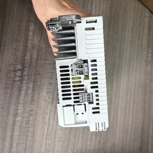 อินเวอร์เตอร์เฟรควันซี OEM รุ่นใหม่ <span class=keywords><strong>Lenze</strong></span> I51AE155B10V10000S สำหรับตู้ควบคุม 0.33-20 แรงม้า - Product Image 3