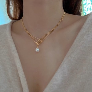 สร้อยคอมุกน้ำจืดชุบทอง 14K สามชั้น สไตล์วินเทจแบบราชสำนัก แสงธรรมชาติโดดเด่น หลายชั้น ดีไซน์ลูกไม้ หรูหรา หนา - Product Image 1