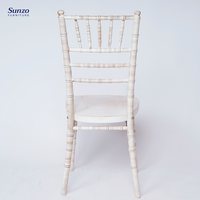 Chaise Chiavari Sunzo en bois massif empilable pour salle à manger, salon moderne, villa, mariage, usage commercial, extérieur, appartement