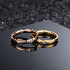 แหวนสตรีสแตนเลสแบบครอส บอร์เดอร์ ชุบทอง 18k ประดับเพชรและเพทาย ผสมผสานสามสี - Product Image 3