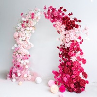 NINI Handgefertigte Hochwertige Seiden-Kunstblumen Rosa-Rote Hornbögen Umweltfreundliches Blumenarrangement für Hochzeiten und Outdoor-Willkommenszeremonien