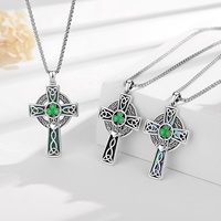 Colgante de Cruz Celta Oxidada con Baño de Plata Grueso, Trébol Verde Esmaltado, Collar de Fe Irlandesa con Malaquita, Concha de Abulón y Obsidiana