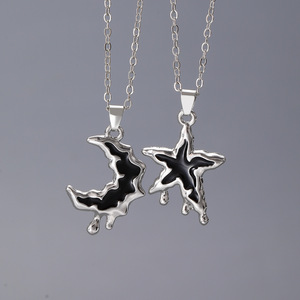 Coppia di gioielli stile Punk Vintage smalto nero olio irregolare liquido di fusione a mezzaluna <span class=keywords><strong>stella</strong></span> set collana pendente per gli amanti - Product Image 1