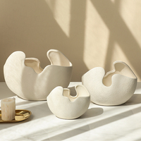 Vases à fleurs en céramique blanche abstraits rustiques modernes en gros pour la décoration de la maison, du salon et comme centre de table de mariage