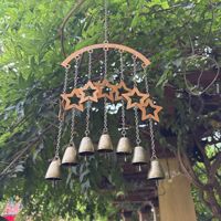 Carillon éolien en métal OEM, finition rouille, avec motif croissant ajouré et étoiles à cinq branches, 6 clochettes en laiton antique, pour centre de jardin