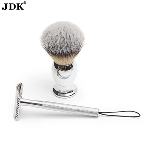 Maquinilla de afeitar de seguridad de doble filo para hombres, maquinillas de afeitar de hoja única para hombres y mujeres, con 10 cuchillas de afeitar de seguridad recubiertas de platino - Product Image 3