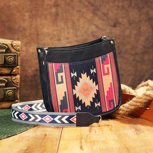 Sac à bandoulière pour femme de style rétro occidental bohème européen américain, petit design carré disponible sur TK - Product Image 2