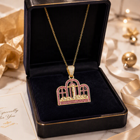 Pendentif en laiton plaqué or 14 carats, trois croix, crucifix de Jésus, pierre précieuse en zircon rose, charme religieux catholique chrétien