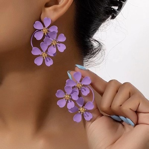 European American High-End Pastoral Style Camellia Stud Earrings Retro <b>Sweet</b> <b>Flower</b> Alloy for Women Fashion Trendy Gold Plated - Product Image 1