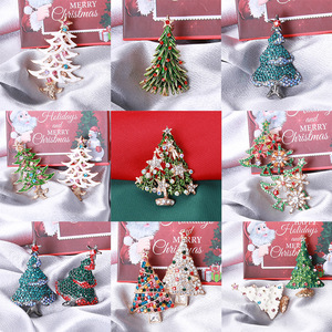 Broches de Noël en forme de flocon de neige avec strass en cristal, en alliage plaqué or, bijoux pour femmes, cadeau pour les fêtes de fin d'année - Product Image 2