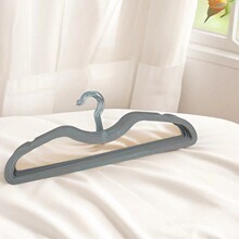 Cintre Minimaliste Ultra-Fin en ABS Antidérapant avec Crochet Chromé pour Armoire, Conception Durable à Niveau Unique, Écologique - Product Image 6