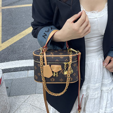 <span class=keywords><strong>Sac</strong></span> à <span class=keywords><strong>main</strong></span> de luxe vintage haut de gamme pour femme, design carré, avec décorations et motifs, idéal pour le maquillage - Product Image 4