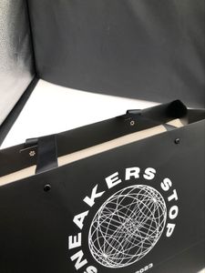 Vente en gros de logos de <span class=keywords><strong>marque</strong></span> imprimés sur mesure promotion vêtements de luxe cadeaux de vente au détail sacs à provisions en papier noir avec poignées - Product Image 6