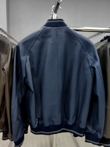 Chaqueta de cuero de cocodrilo de alta calidad para hombre, ropa de cuero personalizada OEM, camisa de béisbol de cuero de cocodrilo - Product Image 2