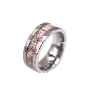 锤边缘钨鹿茸镶嵌结婚戒指，特殊材料鹿茸钨戒指