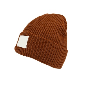 Gorro de Punto Unisex de Invierno, Cálido, con Etiqueta Tejida, 100% Acrílico, Personalizado, Ecológico y Sostenible - Product Image 3