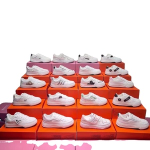 รองเท้ามือสองแบรนด์เนมคุณภาพสูงแบบยกกระสอบ ปี 2023 ขายส่งจำนวนมาก หลายแบบสำหรับผู้หญิงและรองเท้าแฟชั่น - Product Image 1