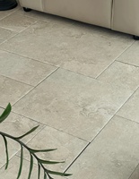 Pierre calcaire beige naturelle de qualité technique PerfectStone pour revêtements de sol résidentiels et commerciaux