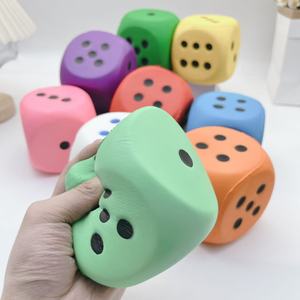 Grand dés souple en PU à coins arrondis, coloré à pois, jouet compressible, accessoire pédagogique pour jeux de société, jouet anti-stress à presser - Product Image 3