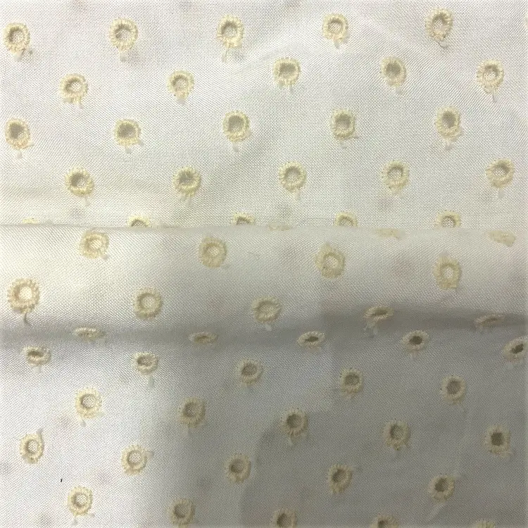 Amostra grátis branco macio fibra de grampo rayon rendas polka dot tecido de algodão bordado ilhó para a camisa de t