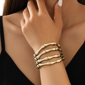 Gothique Squelette Os Manchette Bracelet Punk Sombre Crâne Fantôme Griffe Hommes Femmes Tendance Personnalité Hip-Hop Halloween <span class=keywords><strong>Bras</strong></span> Bracelet Poignets - Product Image 1