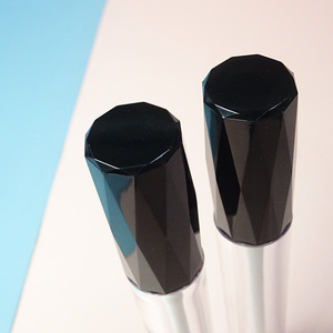 Tubo de brillo labial vacío de 4.8ml, tubos de brillo labial negros, color personalizado, simple, lujoso, rentable, duradero - Product Image 4