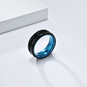 Anillo de Acero Inoxidable de Dos Tonos para Hombre con Incrustaciones de Aluminio Anodizado, Diseño Geométrico, Opciones de Color Rojo, Verde y Azul, Joyería de Regalo - Product Image 4